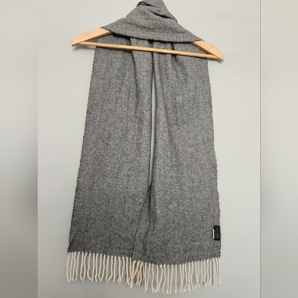 Pool Trend 100% wool Scarf - Picture 3 of 6